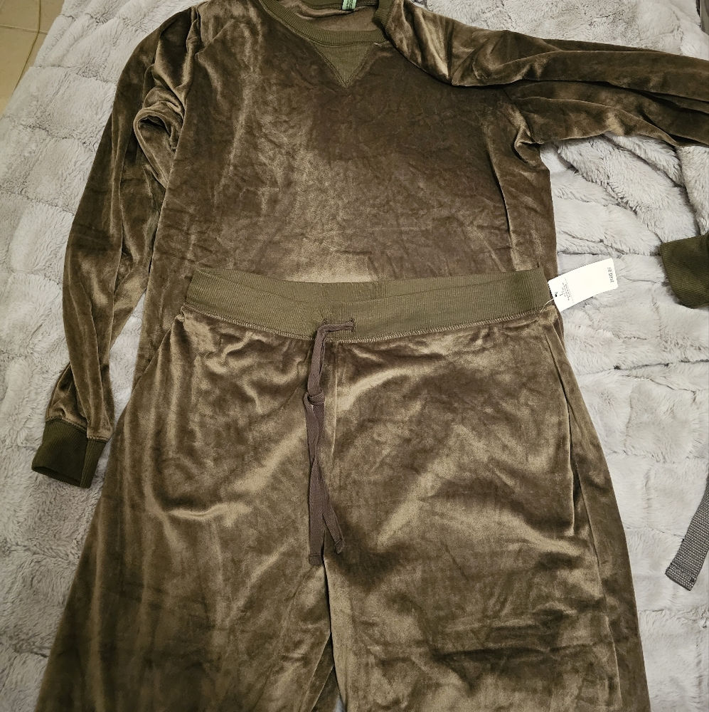 Set of pants & sweater